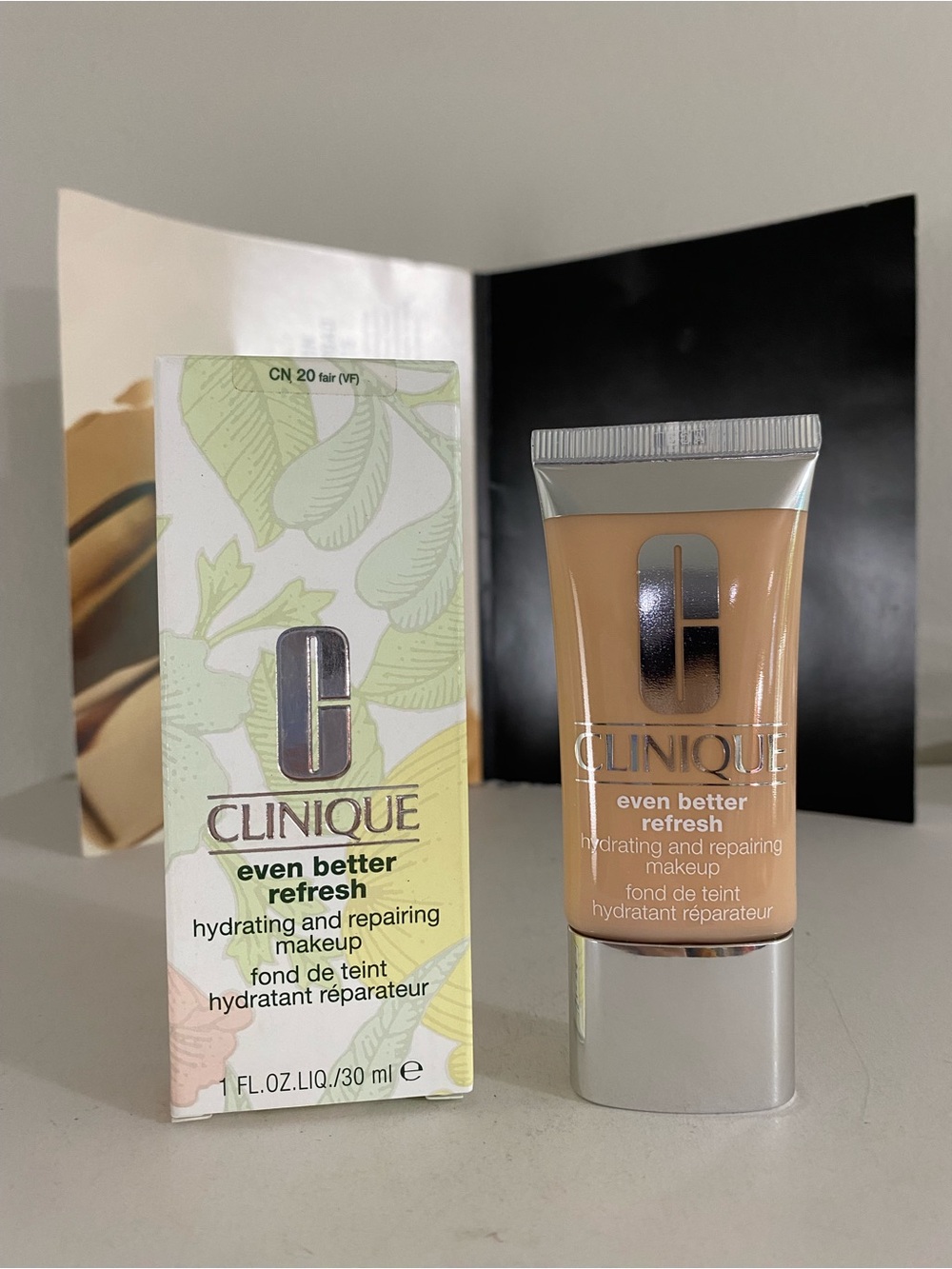 ~ CN 20 Fair ~ Clinique Even Better Refresh Hydrating And Repairing Makeup, 1 OZ